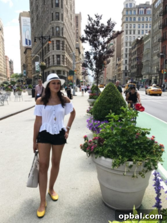 NYC Uncovered: Where to Dine and What to Experience 5 Exploring the vibrant Flatiron District neighborhood in Manhattan, New York City.
